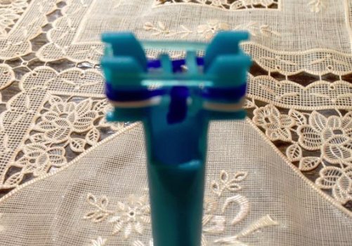 橡皮筋手链怎样打结才不会松