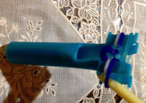 橡皮筋手链怎样打结才不会松