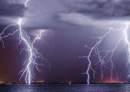 轰隆隆像这样描写声音的词还有哪些