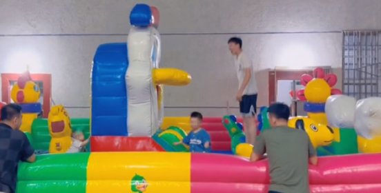 买充气城堡给外甥玩耍，如何看待这位舅舅的行为呢？