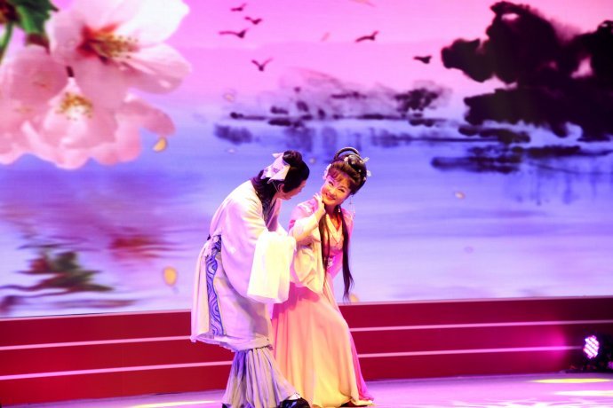 夫妻双双把家还原唱是谁?