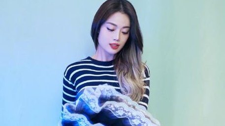 容祖儿在姐姐堆里蹦迪太有趣了，你觉得她在《浪姐2》的首期表现如何？