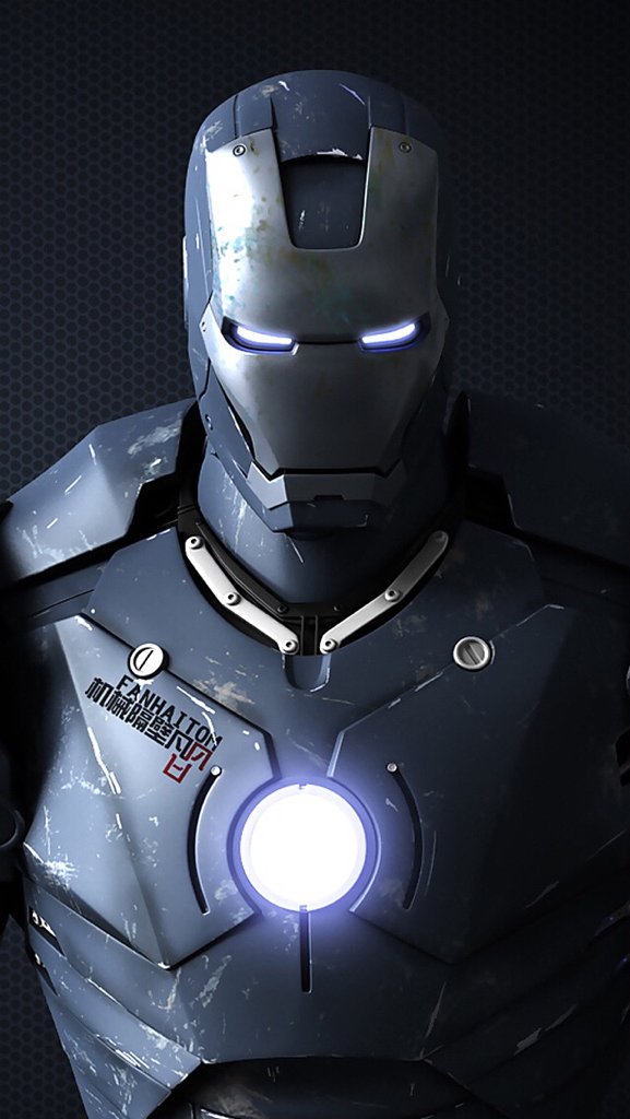 求一张老壁纸，差不多是钢铁侠3时候的壁纸，托尼左手举着奖杯，背后一群人在鼓掌，右手拿着扳手，背后空