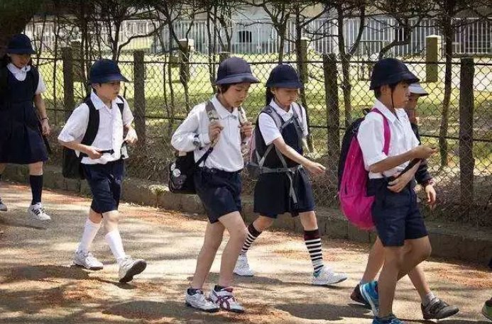 孩子上学了家长的心情朋友圈说说怎么说？