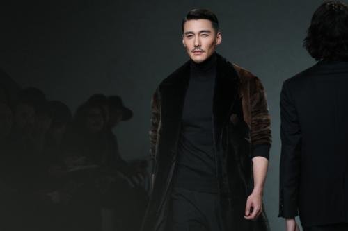 “不老男神”胡兵的亲哥哥，是因为什么原因入狱的？