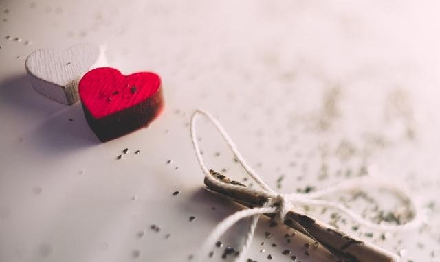 怎样理解“不闻不问,不想不念,不见不爱”?