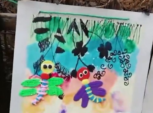 山东威海，姥姥在自家院子为6岁外孙办画展，你的姥姥做过哪些感动你的事？