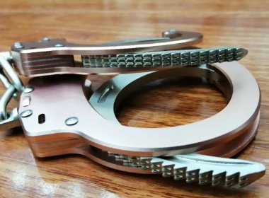 无锡警方:多人殴打防疫工作人员,2人被刑拘,是否该严惩施暴者?