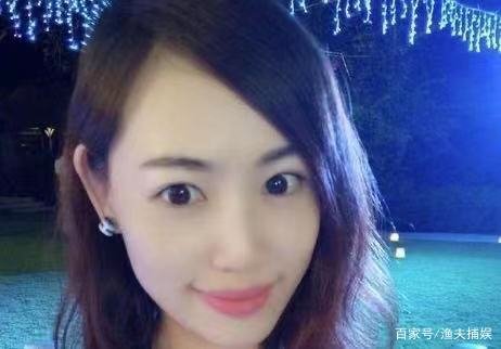 在节目中,王宝强给马蓉打电话,马蓉上气不接下气的说:我在忙呢!啥情况?