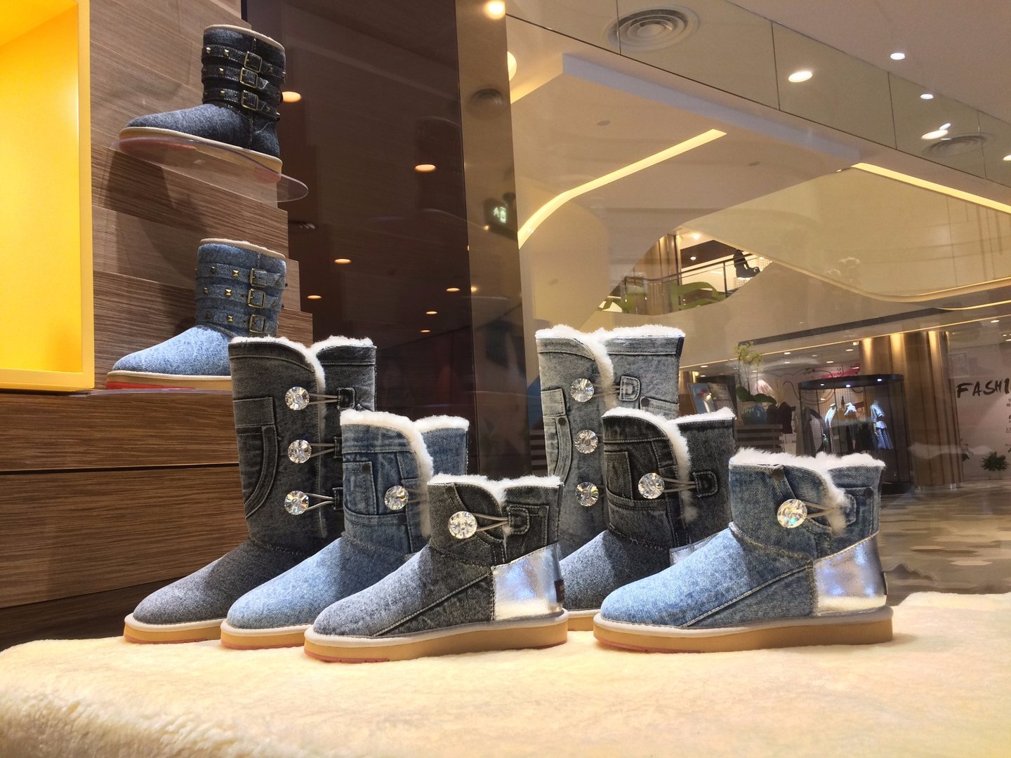 很多人都买UGG，到底该怎么选ugg？澳洲UGG还是美国UGG？