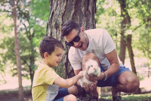 我是女孩父亲总是打我怎么办