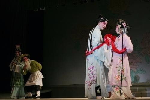 “万花丛中过,片叶不沾身”是什么意思?