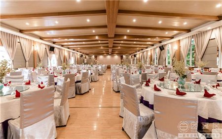 想知道成都龙泉驿区办酒席比较好的酒店有哪些?要大气,装修好点的。谢谢!