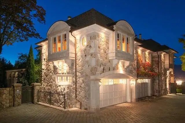 北京某千万级豪宅项目10小时内卖光，富豪们为何都喜欢安置房产？