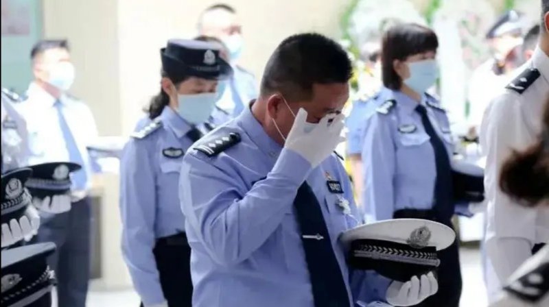 在国庆假期，全国有5位交警辅警牺牲，他们都是如何牺牲的？