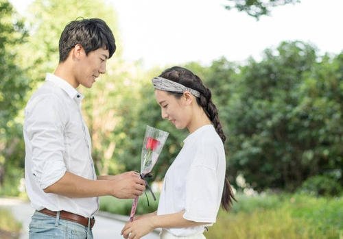 先动情的人和后动情的人哪个更容易受伤?