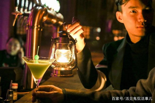 夜场小费800，酒吧开台5000，这天价消费，年轻人为啥还要去？