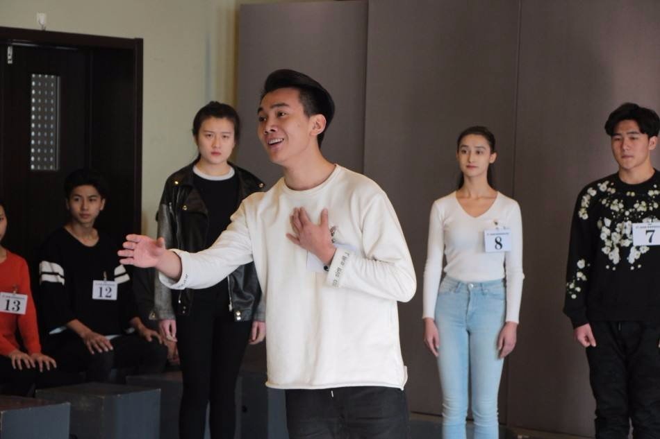 艺考卸妆老师遭考生事后侮辱,为什么艺考要强制卸妆?