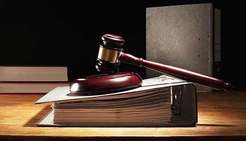 襄阳大妈嫌车辆妨碍跳广场舞，划伤多辆奔驰车，大妈需要为承担哪些责任？