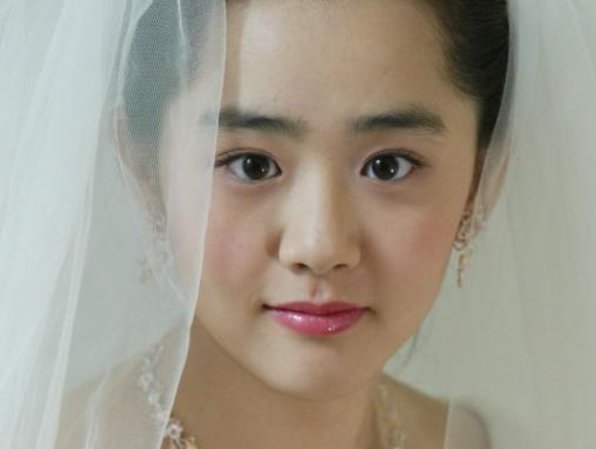 求一部韩国师生恋的电影，名字实在是记不起来了但是剧情记得很多，讲的是男主是老师女主是学生，他们住在