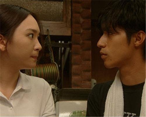 请简述锦户亮与新坦结衣的情感瓜葛?