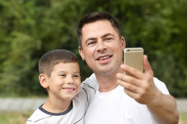 我是女孩父亲总是打我怎么办