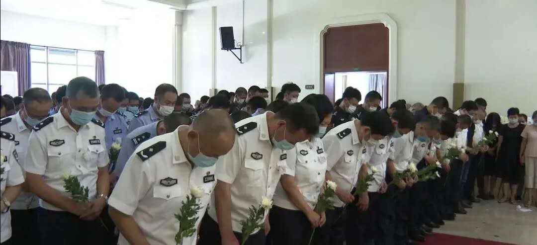 厦门两名高级警长同日殉职,殉职的警长是谁,因何殉职?