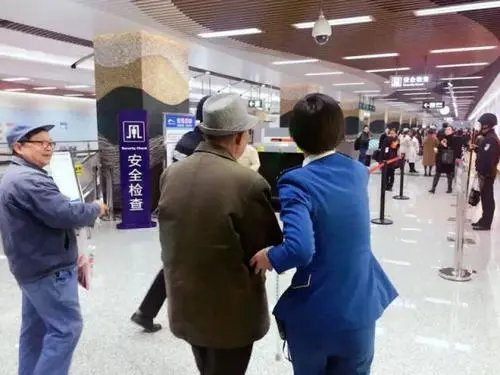 在你看来,什么才是处理地铁乘客纠纷的正确姿势?