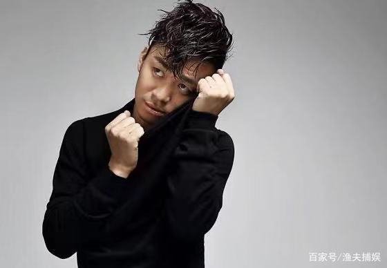 在节目中,王宝强给马蓉打电话,马蓉上气不接下气的说:我在忙呢!啥情况?