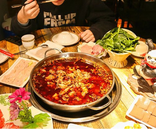 90后小伙为工作,9年不炫火锅,这种职业素养该如何培养呢?