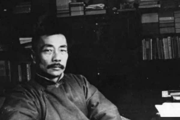 狂人日记中鲁迅借狂人之口发出了怒吼从此来如此面对吗