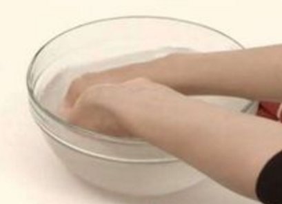 我的白金项链不亮了,用什么清洗啊