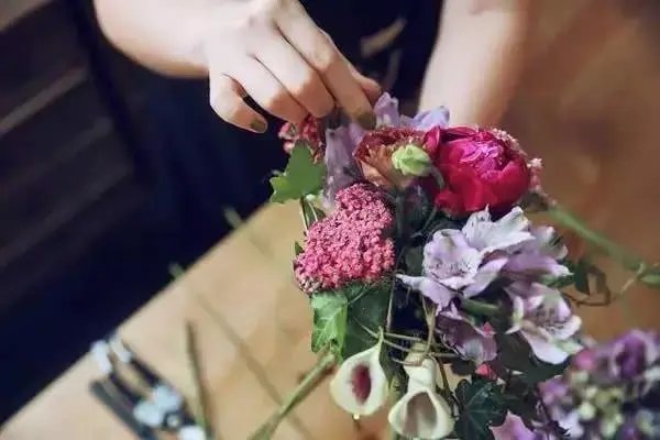 上海90后花艺师上门插花7500元4次，为何这么贵呢？