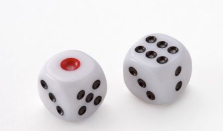 我们三个人玩塞子,我可以随便开中间的一个人吗