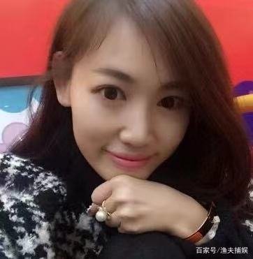 在节目中,王宝强给马蓉打电话,马蓉上气不接下气的说:我在忙呢!啥情况?