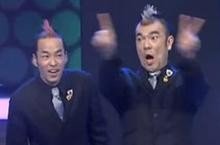 日本两位喜剧演员,每次都以鸡冠子头型出场