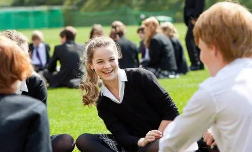 英国留学中介机构费用