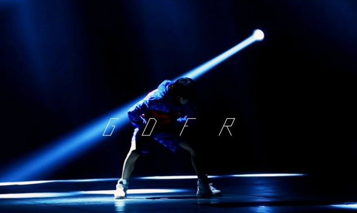 精灵旅社2中吸血鬼跳街舞的歌是什么