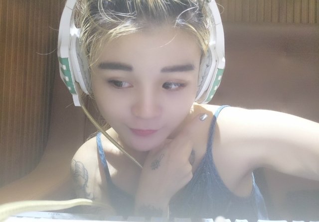 变形记中的李耐阅被领养后为什么变成这样?