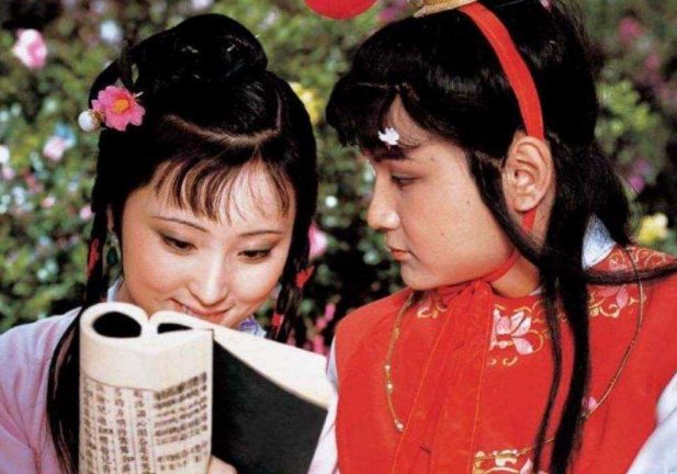 贾宝玉和谁同过房?