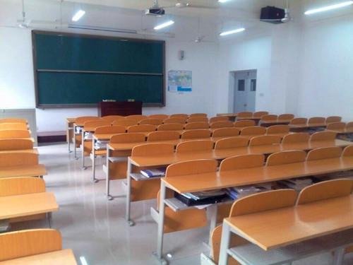 站楼道讲课,会不会影响教学质量呢?