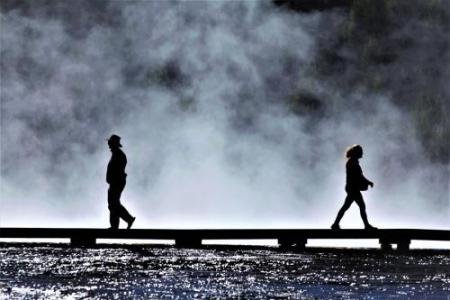 席慕容的 走着走着就散了 全文