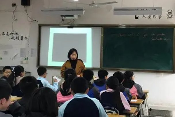 在没人的教学楼里做老师什么