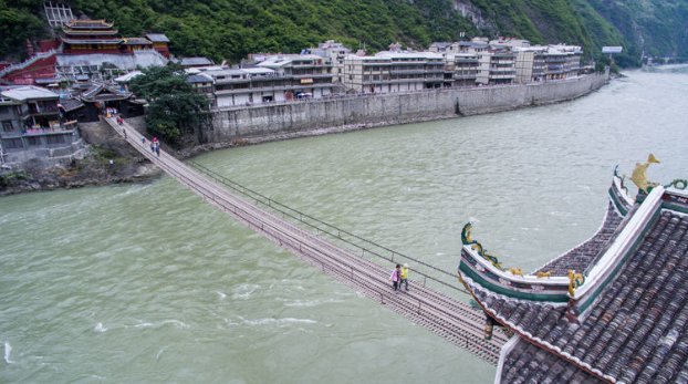 泸定桥下面的河叫什么河?