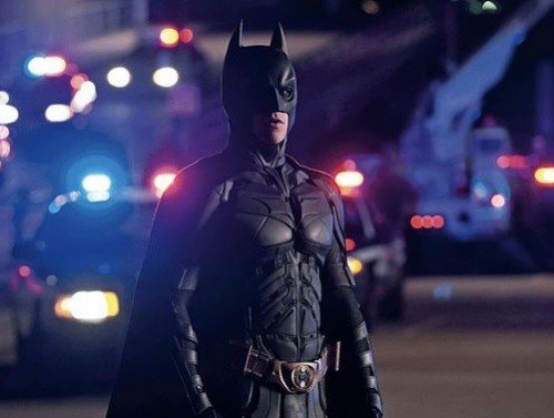 蝙蝠侠前传3 黑暗骑士崛起的最后结局蝙蝠侠死了吗？