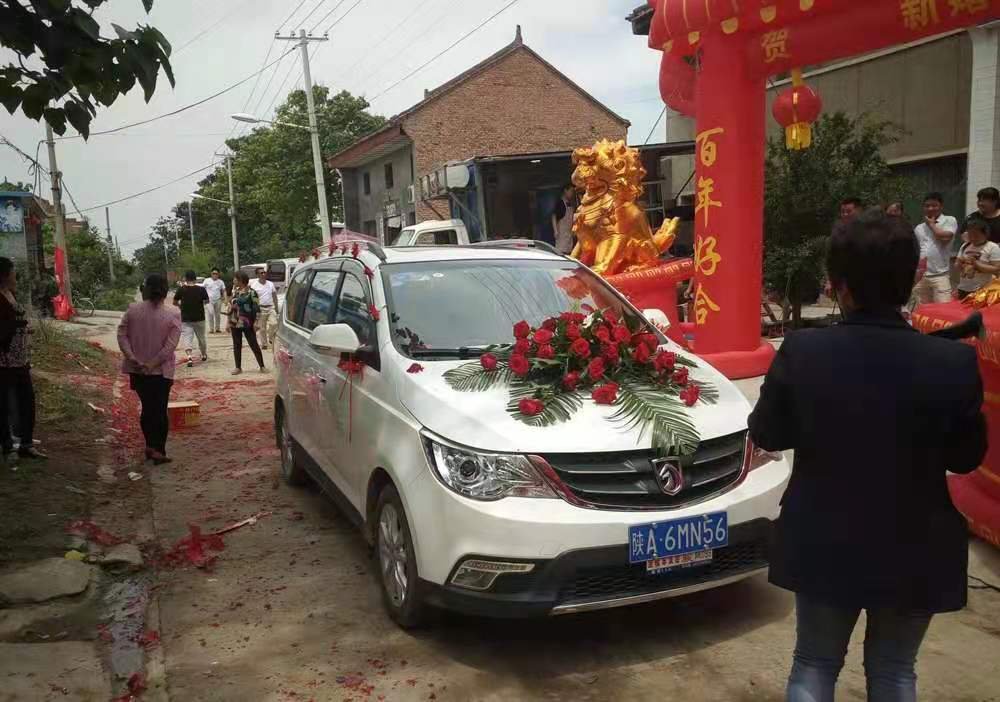 深圳一新郎开电车错过自己的婚礼,新娘是否会原谅这位新郎?