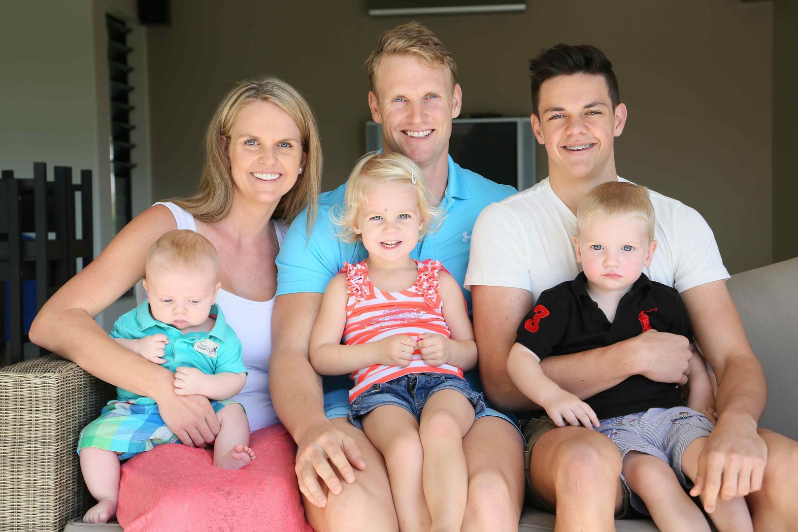 外星人比基尼的剧情简介