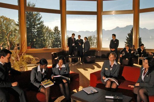 瑞士酒店管理大学世界排名是多少？