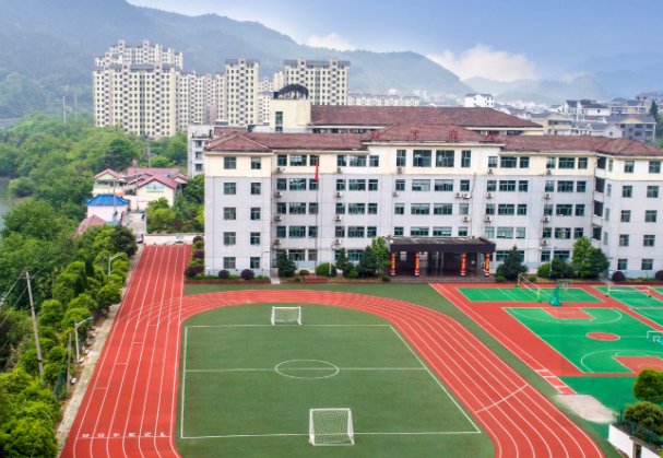 济南中学的分数线是多少？