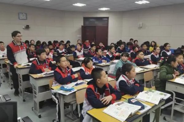 正灏考必达郭晨是做什么的?